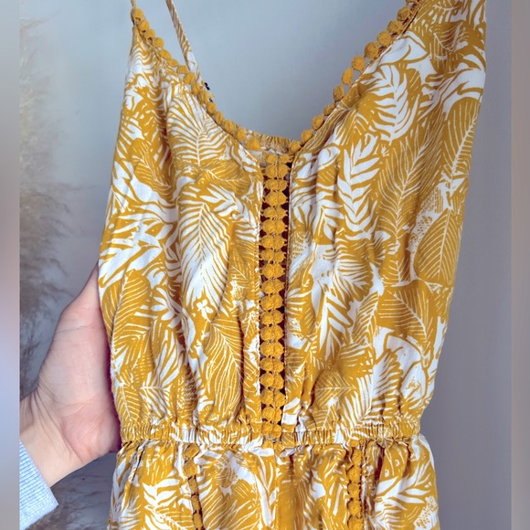 Xhilaration Floral Print Romper - Picture 4 of 5